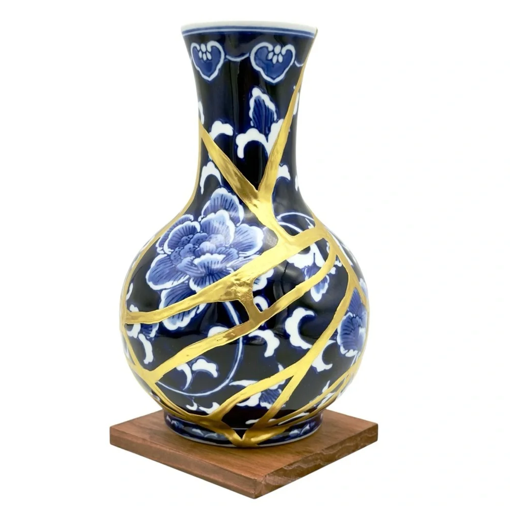 Kintsugi Vase Chinese Porcelain Gold Crack Art Personal Growth Anniversary Gift
